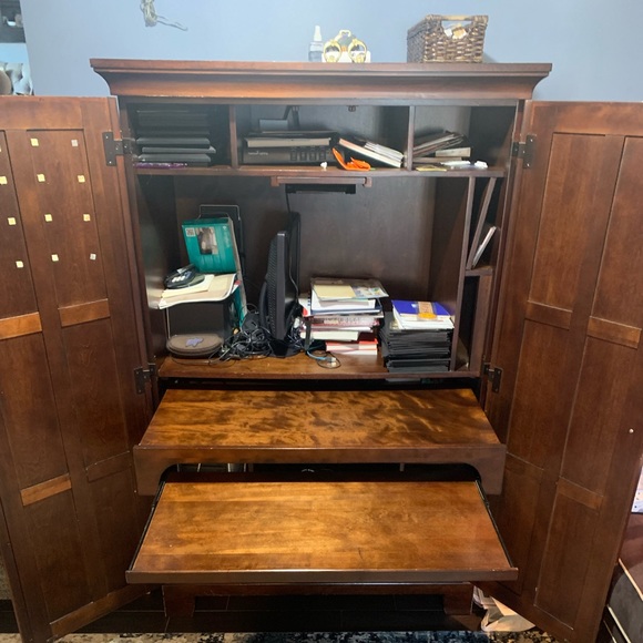 Computer desk/ armoire - Picture 2 of 3